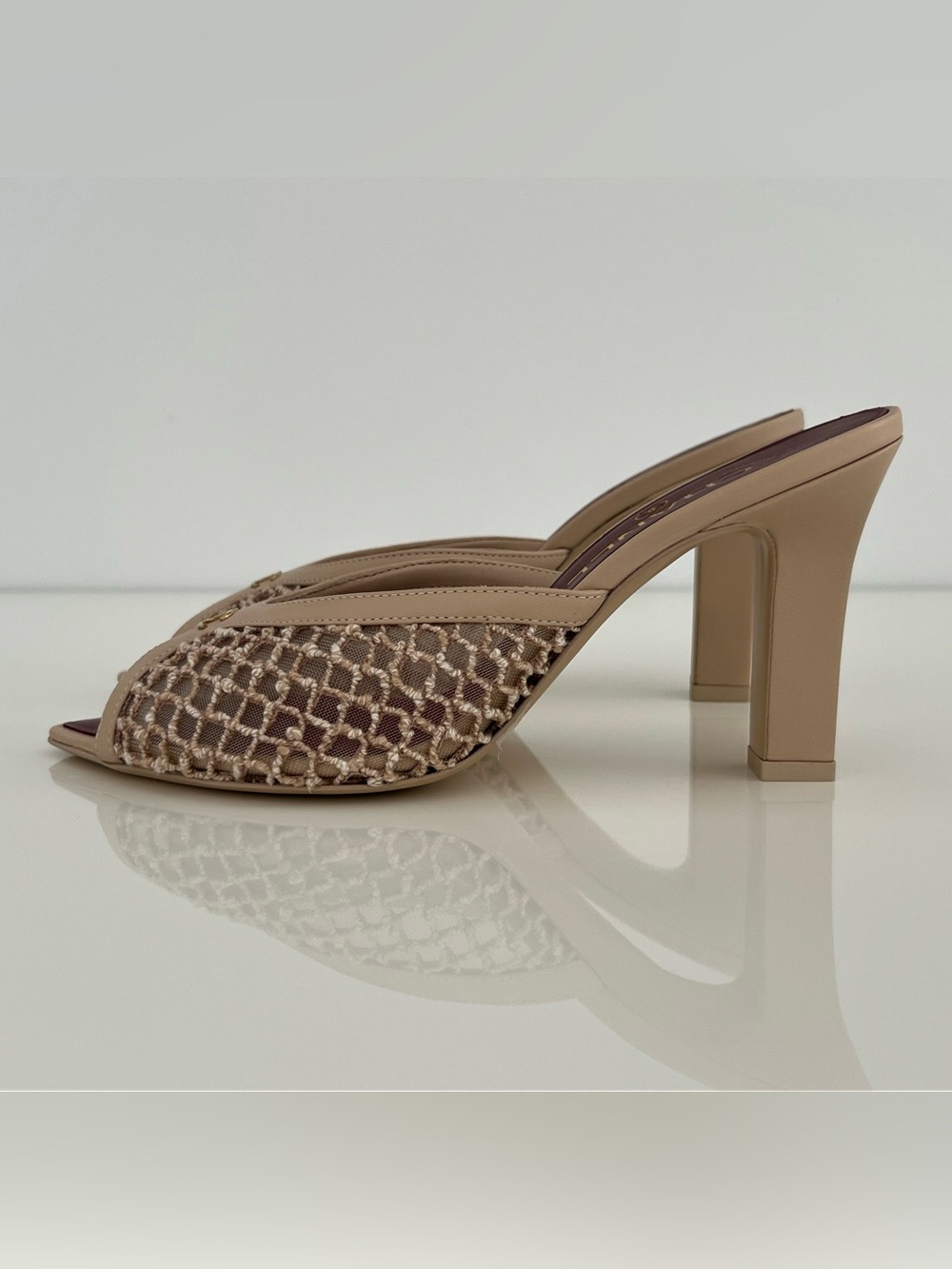 CHANEL 26M COCO BEACH BEIGE SANDALS SIZE IT 37.5 / US 7.5 NIB! - Picture 9 of 12